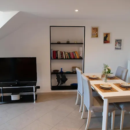 Old Town With Sea View Private Rooftop Apartment