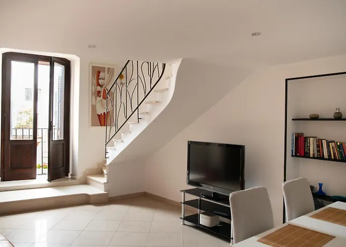 Old Town With Sea View Private Rooftop * ג'ובינאצו